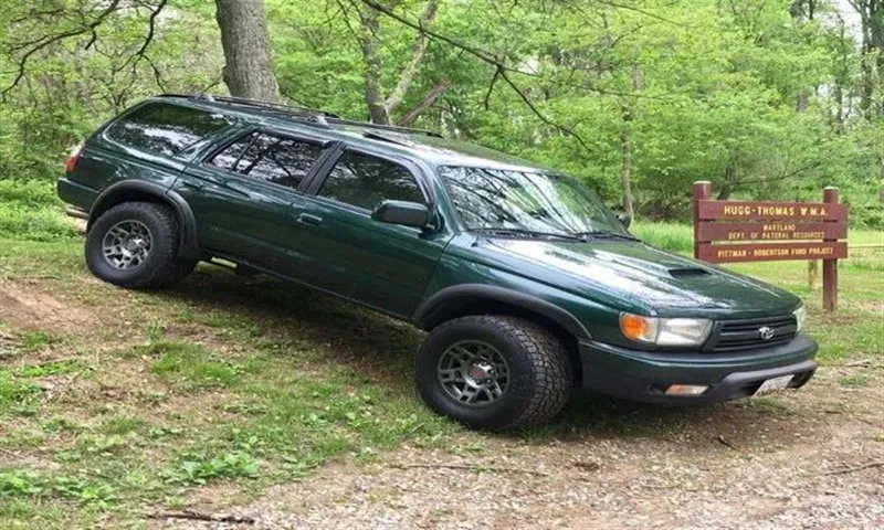 Do the Toyota 4Runner SR5 Come with Running Board Standard? Find Out Here!