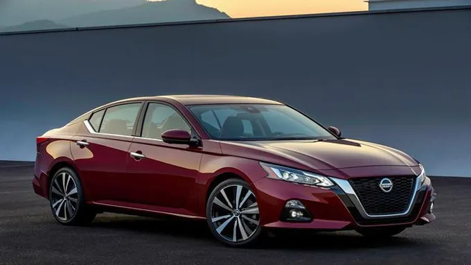 How Long is a Nissan Altima? A Comprehensive Guide to Altima Dimensions.