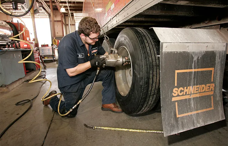 how much do tire technicians make