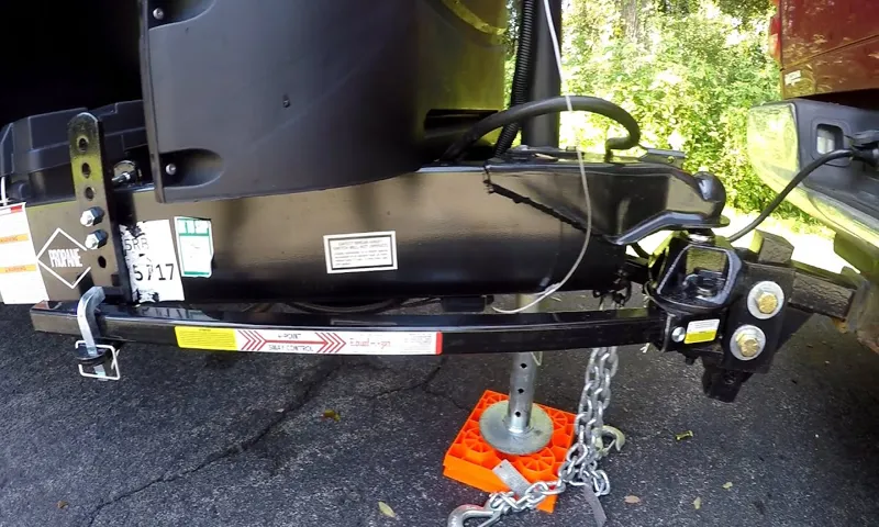 How to Adjust a Equalizer Hitch for Optimal Towing Performance