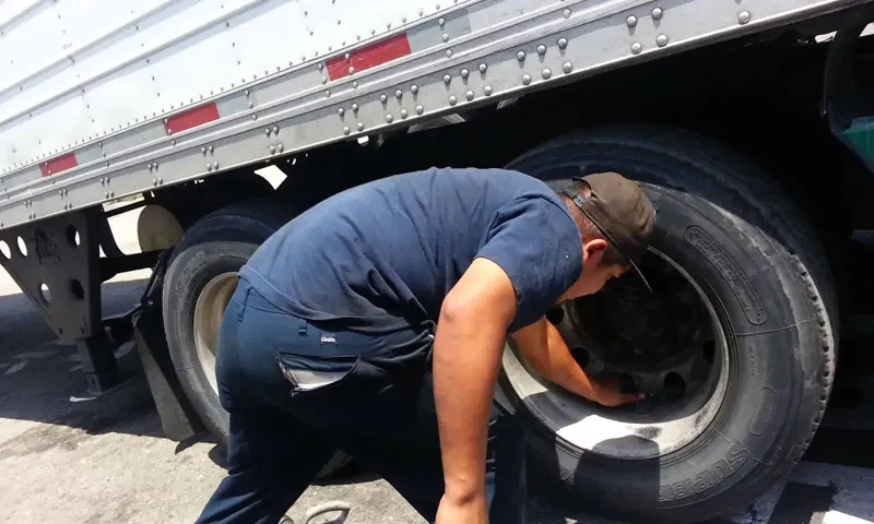 how to change a truck tire