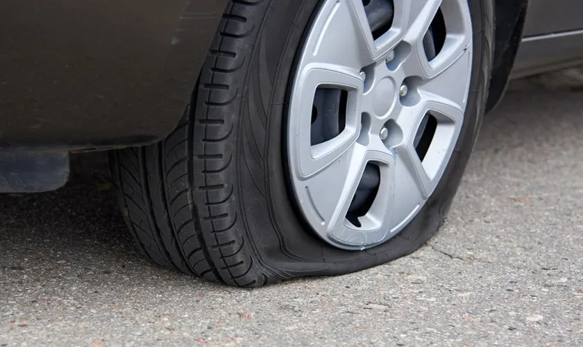 How to Know You Have a Flat Tire: Signs and Symptoms to Look Out For