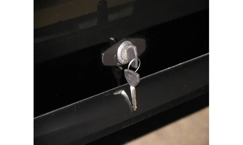 How to Lock a Snugtop Hard Tonneau Cover: A Comprehensive Guide