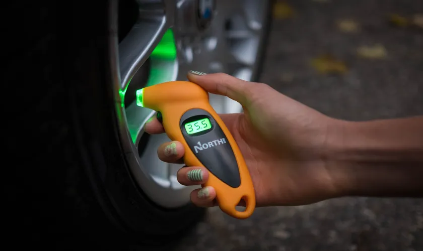 how to use a digital tire gauge