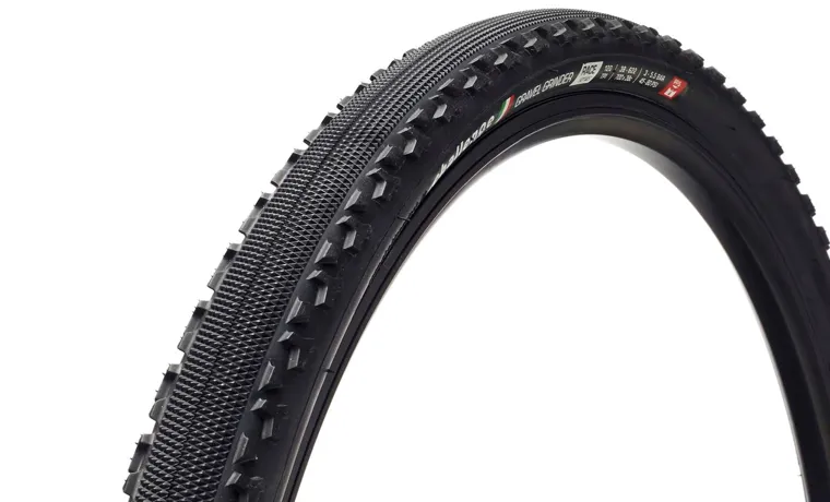 What is a Clincher Bicycle Tire and Why is it Preferred by Cyclists?