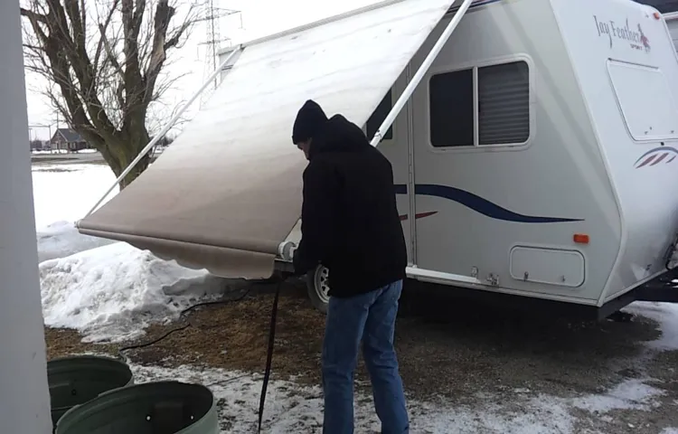 how to close an rv awning