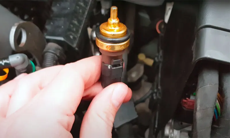 What Happens When Coolant Temperature Sensor Goes Bad: 5 Common Signs